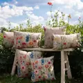 Vankúš vyšívaný divokými kvetmi fialový larkspur 40x60cm